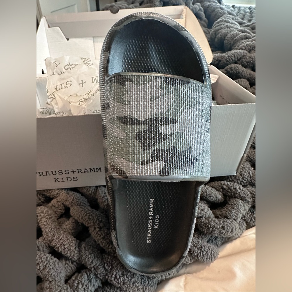 Strauss and Ramm Kids Gray Camo Slides